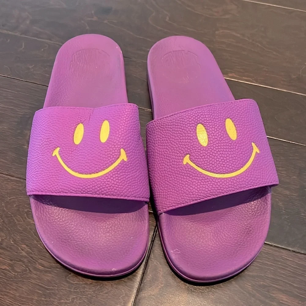 Chinatown Narket purple smiley slides 13